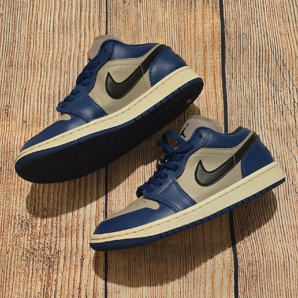 Nike Blue and Gray Sneakers Classic Low-Top Design - Picture 3 of 4